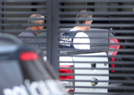 Após ter alta, Bolsonaro deixa hospital e vai para prisão domiciliar