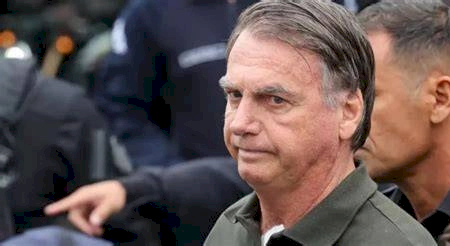 Bolsonaro apresenta melhora clínica, mas segue em UTI