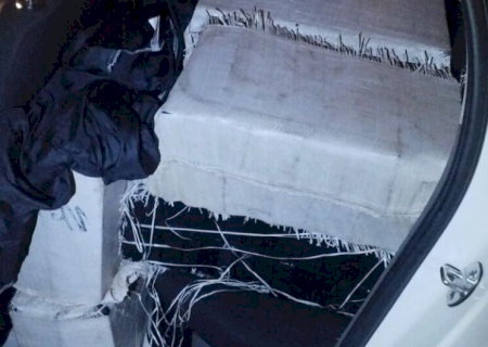 Ação conjunta resulta em casal preso transportando mais de 600kg de maconha