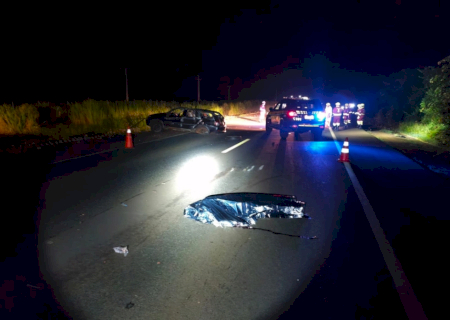 Muambeiro capota carro lotado de cigarros eletrônicos e morre atropelado na BR-163