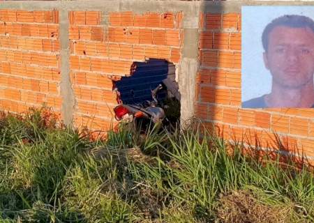 Motociclista morre ao roletar rotatória e bater em muro no Cidade Jardim