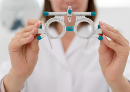 Justiça proíbe técnico em óptica de realizar exames e prescrever lentes