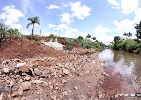 Homem foge de suposta tentativa de homicídio e se joga em rio em área militar de Corumbá