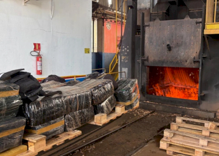 Polícia Civil incinera aproximadamente 1 tonelada de drogas em Itaquiraí