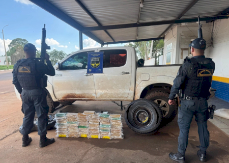 Polícia prende motorista e apreende Hilux com placas de Dourados carregada com pasta base