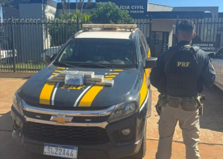Casal é preso levando 11 quilos de cocaína em moto