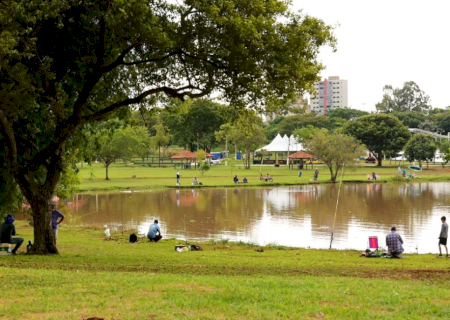 Primeiro dia da 2ª Festa da Páscoa tem pesca, venda de pescado e torneio