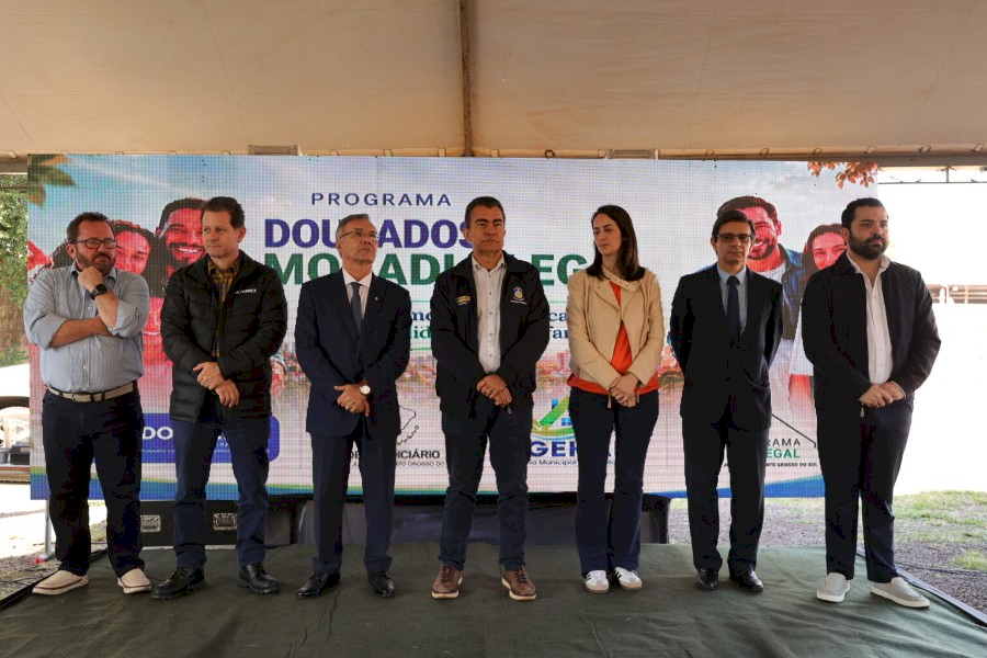 Prefeitura entrega título da casa própria para 145 famílias após décadas de espera em Dourados