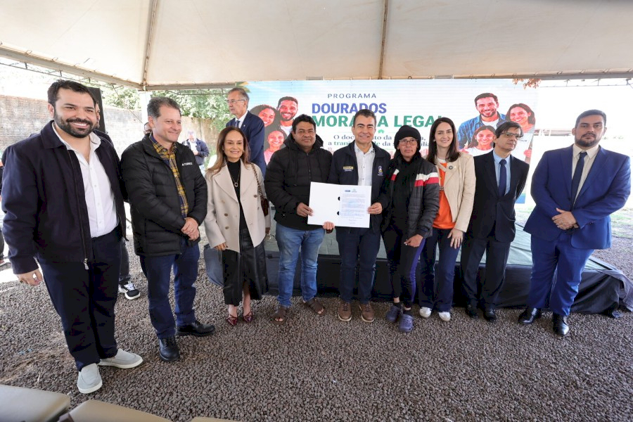 Prefeitura entrega título da casa própria para 145 famílias após décadas de espera em Dourados