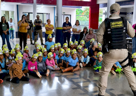 Prefeitura leva ações do Maio Amarelo para alunos do distrito de Vila Vargas