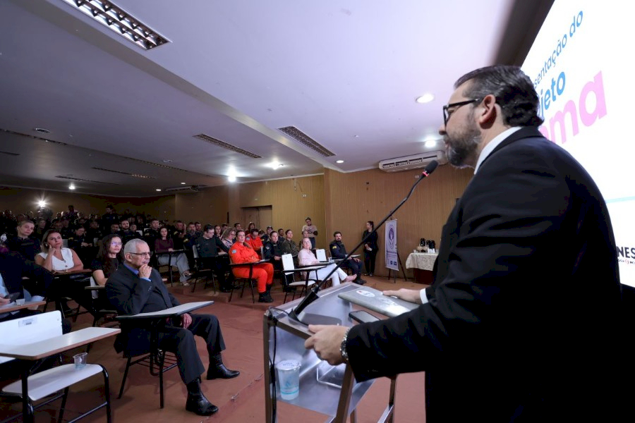 Prefeitura apresenta às forças de segurança, sistema que protege mulheres em situação de risco
