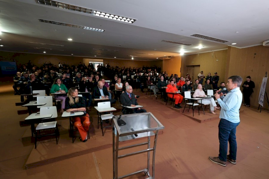 Prefeitura apresenta às forças de segurança, sistema que protege mulheres em situação de risco