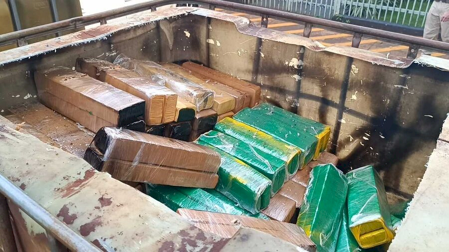 Motorista é preso levando maconha escondida em tanques de combustível