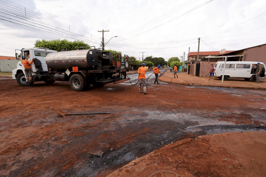 Prefeitura avança com obras de reconstrução do asfalto no BNH 4º Plano