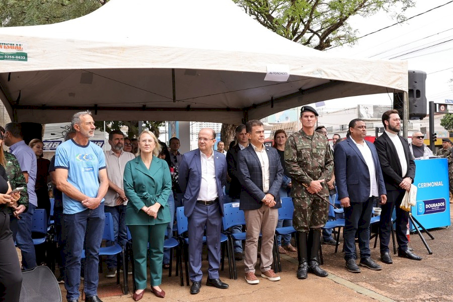 Prefeito acende “Chama da Pátria” e reforça cidadania durante solenidade