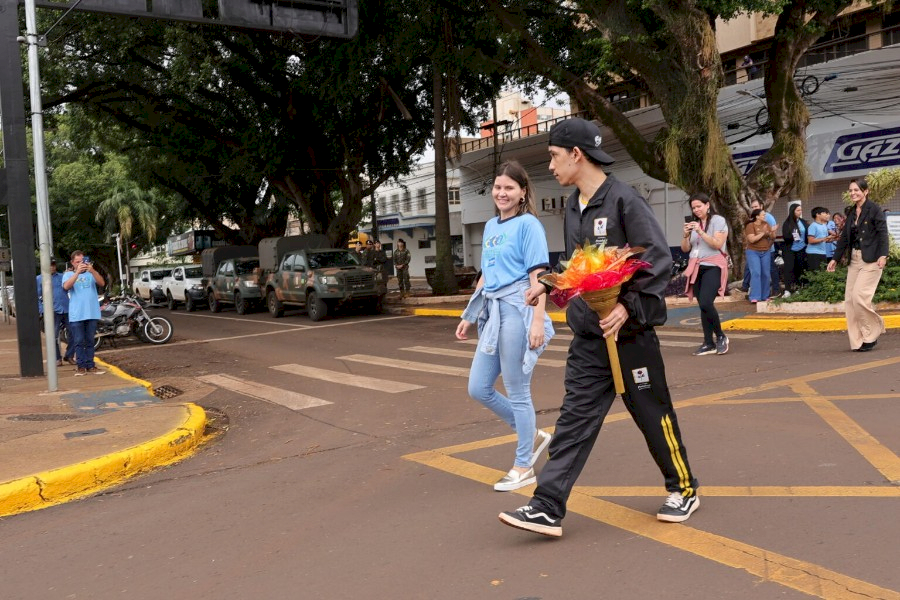 Prefeito acende “Chama da Pátria” e reforça cidadania durante solenidade