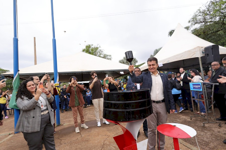 Prefeito acende “Chama da Pátria” e reforça cidadania durante solenidade