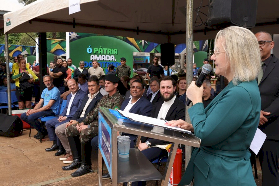 Prefeito acende “Chama da Pátria” e reforça cidadania durante solenidade