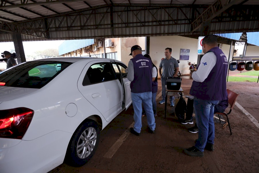Prefeitura imuniza mais de 1,5 mil animais em drive-thru de vacinação antirrábica