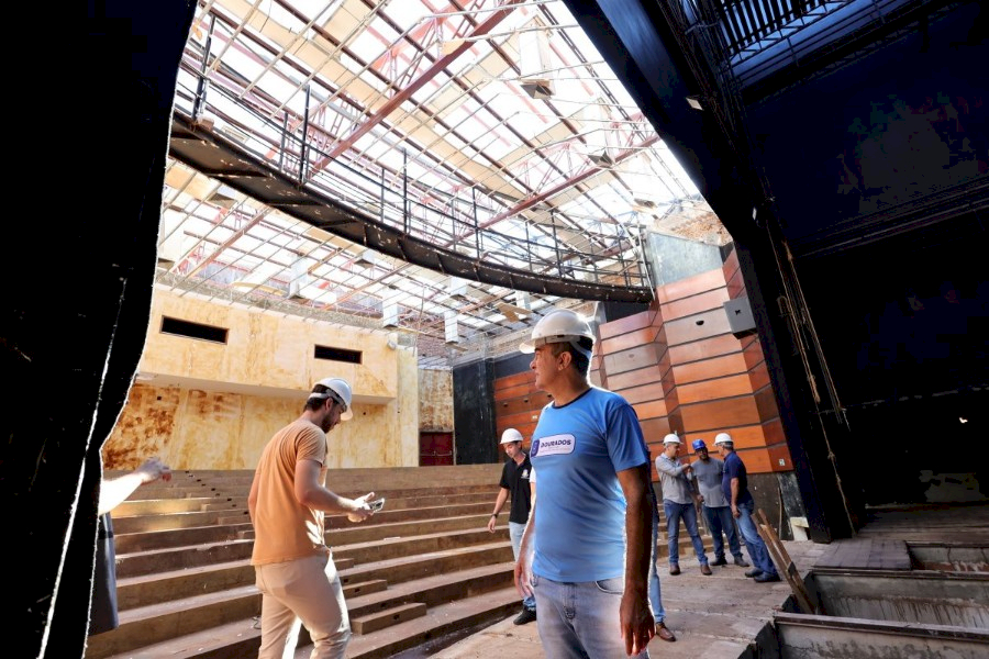 Prefeitura ultrapassa 70% de execução da reforma e revitalização do Teatro Municipal