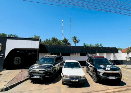 Jovem é preso com três adolescentes em carro furtado e droga na BR-262