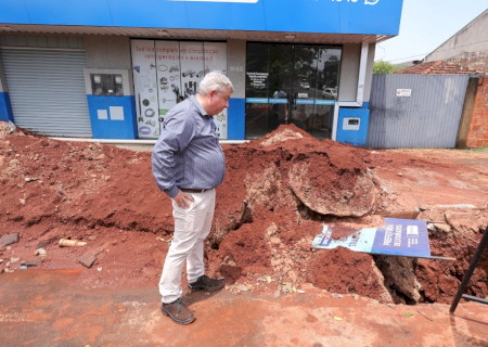 Prefeitura aguarda estiagem para retomar obras em cratera aberta na Rua Cuiabá
