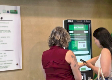 Novos totens do Detran-MS permitem parcelar débitos e emitir guias