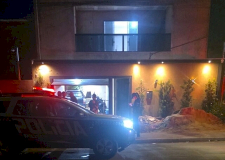 Homem morre e filho é baleado durante confusão por muro em Campo Grande