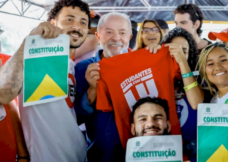 A poucos dias do 2º turno, Lula promete versão universitária do “Pé de Meia”